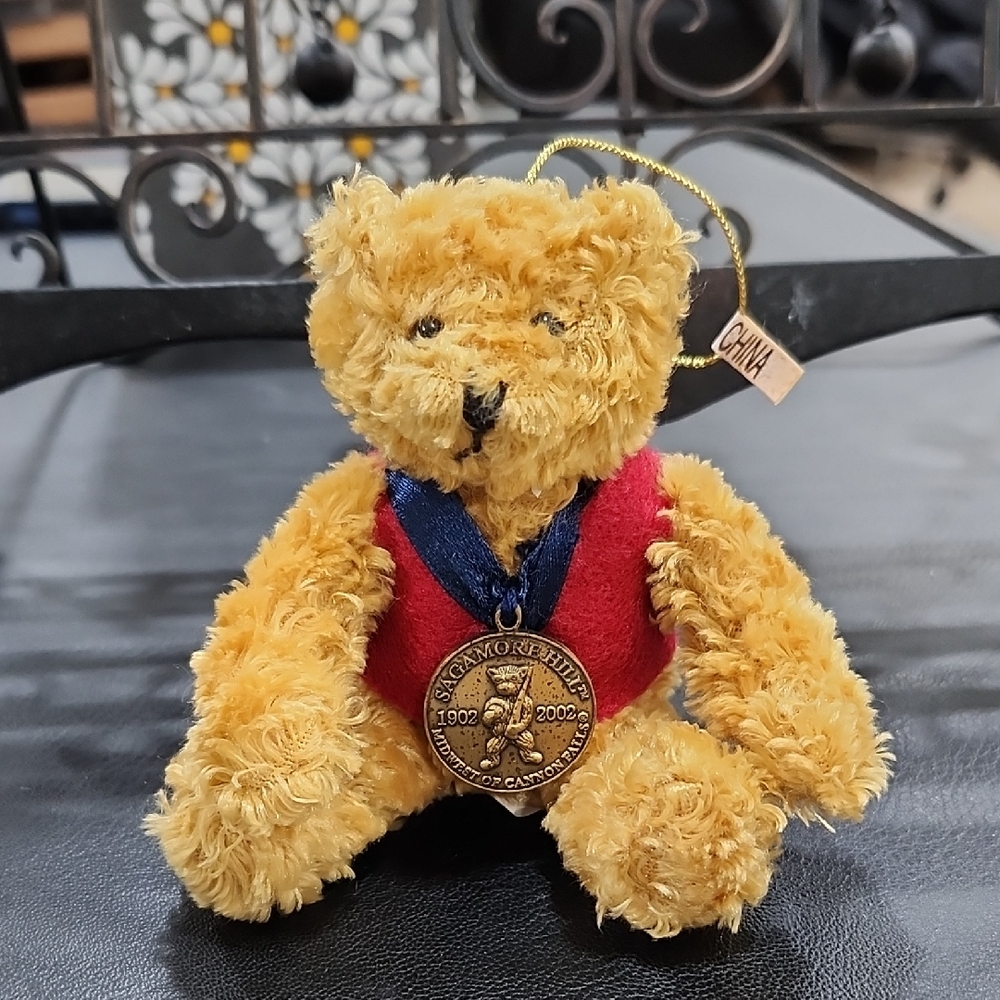 SAGAMORE HILL 2002 COMMEMORATIVE BEAR ORNAMENT 1902 To 2002